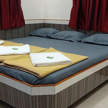 Sai Raghunandan Guest House Ширди Екстериор снимка
