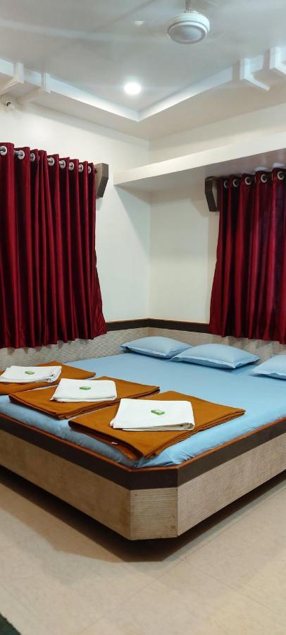 Sai Raghunandan Guest House Ширди Екстериор снимка