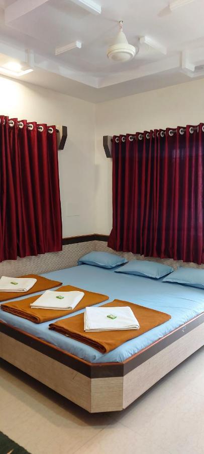 Sai Raghunandan Guest House Ширди Екстериор снимка
