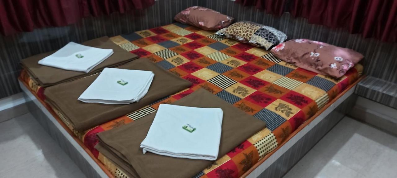 Sai Raghunandan Guest House Ширди Екстериор снимка